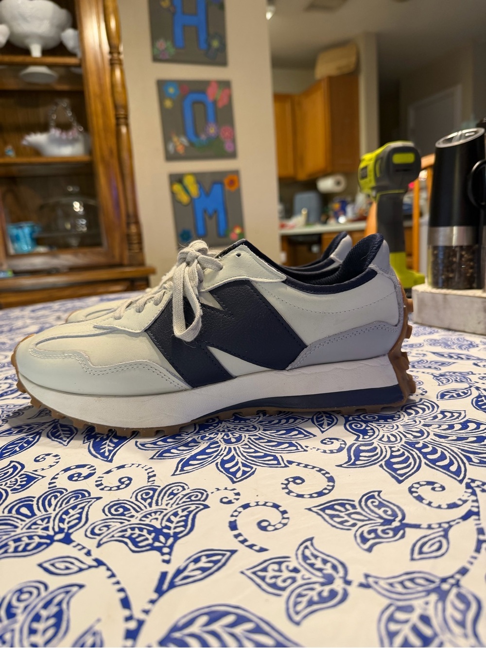 New Balance Figs 327 - Picture 2 of 8